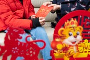 孩子报警“有坏人抢钱” 父母代管压岁钱问题在哪里？