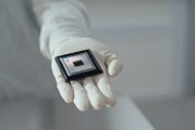 Alphabet股价上涨5%,谷歌吹捧“突破性”量子芯片 Alphabet股价上涨5%,谷歌吹捧“突破性”量子芯片