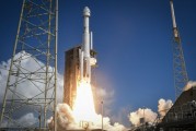 NASA选定马斯克的SpaceX救场 滞留太空的美国宇航员将于明年初回家 NASA选定马斯克的SpaceX救场 滞留太空的美国宇航员将于明年初回家