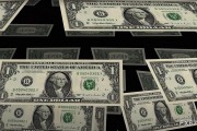 美国消费者信心跌至四年低点拖累美元小幅回落