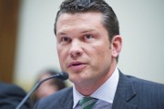防长提名人争议缠身 特朗普打破沉默公开力挺 防长提名人争议缠身 特朗普打破沉默公开力挺