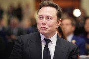 马斯克发梗图支持特朗普关闭教育部决定，拼写错误引争议