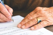 如何加入保险行业？加入保险行业有哪些要求和挑战？