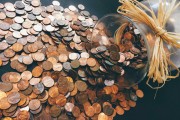 黄金市场的供需关系如何影响价格波动？